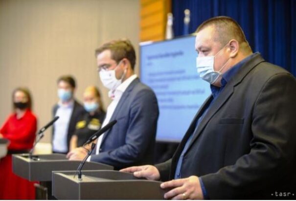 Karanténba került a szlovák tiszti főorvos és az egészségügyi miniszter