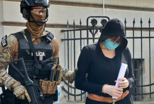 A bíróság rács mögé küldte Zsuzsovát