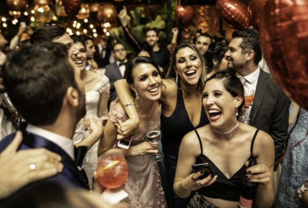 Tömegrendezvények, esküvők, utazás. Összegyűjtöttük a szigorításokra vonatkozó legfontosabb tudnivalókat