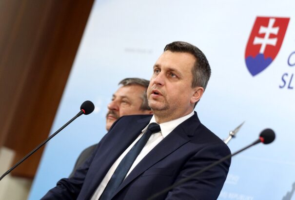 Danko hivatalosan is bejelentette, hogy indul az SNS pártelnöki székéért