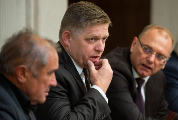 A kormány leváltotta Vážnyt a Szociális Biztosító éléről. Fico őrjöng, Krajniak szerint ideje volt