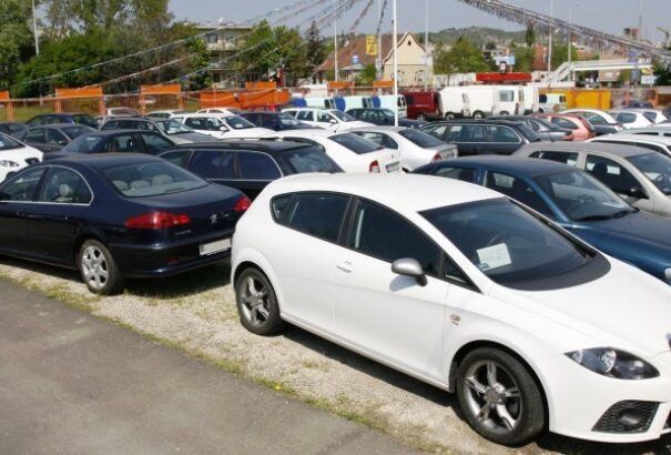 Többet fizethetünk a külföldről behozott használtautó regisztrációjáért