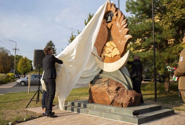 Lélekindító Trianon-emlékművet avattak Lengyeltótiban