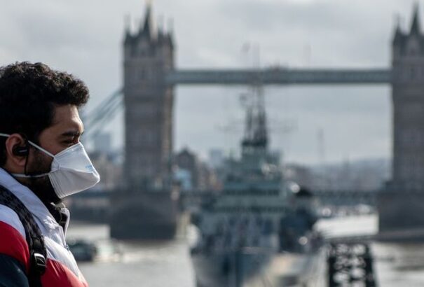 Angliában hétfőtől legfeljebb hatfős összejöveteleket lehet tartani