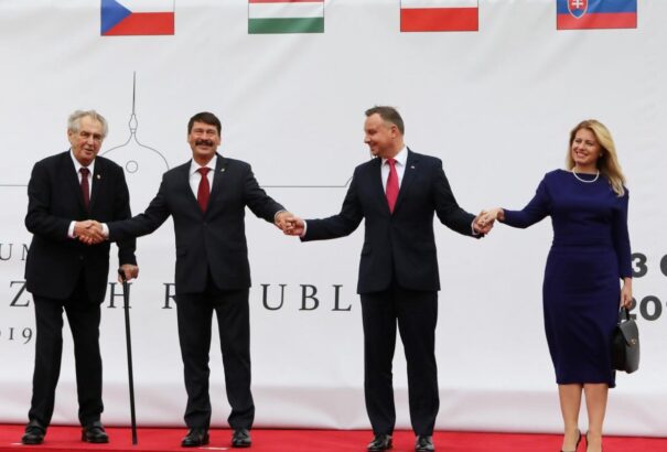 Jogállamisági offenzíva: Zuzana Čaputová hátba támadta a V4-eket