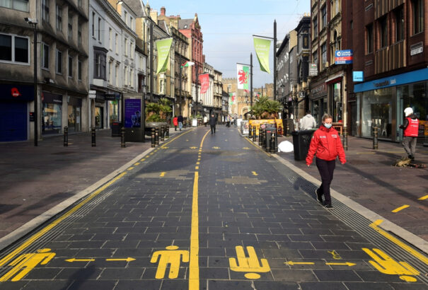 Koronavírus: Wales meglépi a lockdown-t, két hétre „kikapcsolják” az egész országot