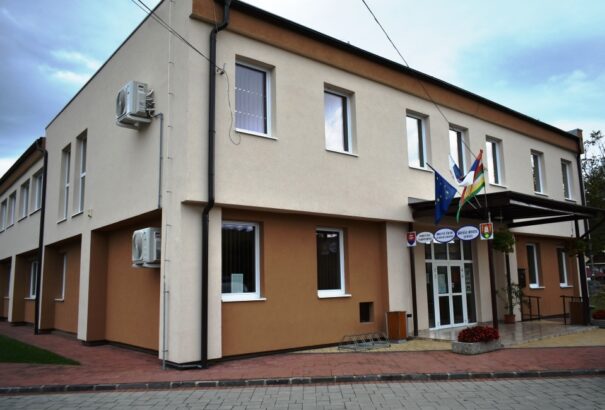 Almágy fejlődik! Átadták a községháza és a kultúrház új épületét – Képekkel