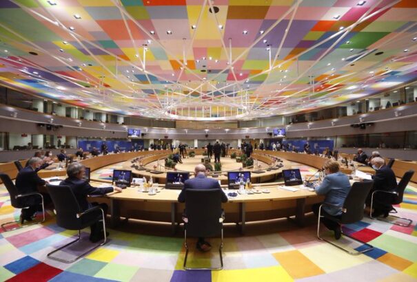 Megkezdődött az EU-csúcs, Macron beszólt az EP-nek, Babiš reagált a Jourová-ügyre