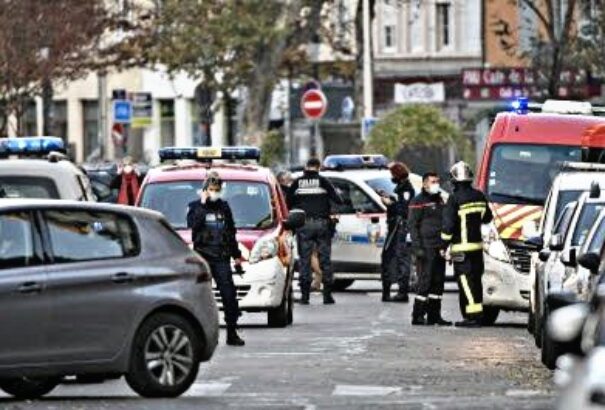 Rálőttek egy ortodox papra a franciaországi Lyonban, a támadó elmenekült