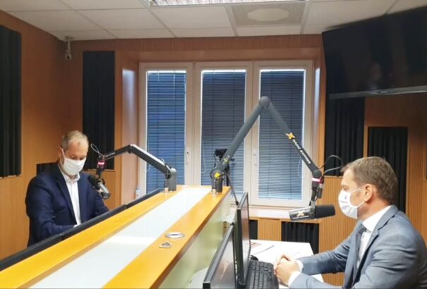 Akár 100 euró is lehet. A rendőrség büntetni fogja a szájmaszk-viselés elmaradását