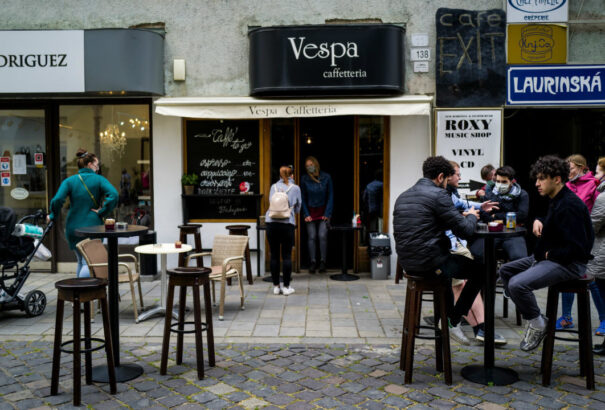 Nemzetközi sajtó: Szlovákia az eddigi legnagyobb ország, amely országos tesztelésre vállalkozott