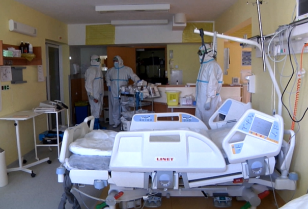 Súlyos a helyzet a bártfai kórházban, osztályokat vonhatnak össze a járvány miatt