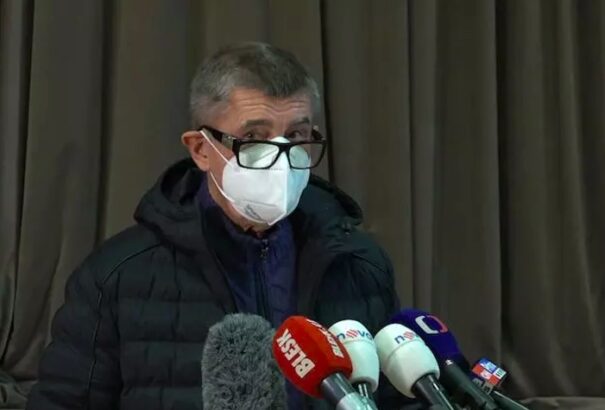 Babiš azt kérte a csehektől, hogy rendesen hordják a szájmaszkot és tartsák be az óvintézkedéseket