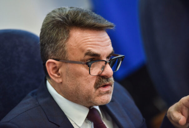 Jaromír Čižnár szögre akasztja az ügyészi talárt