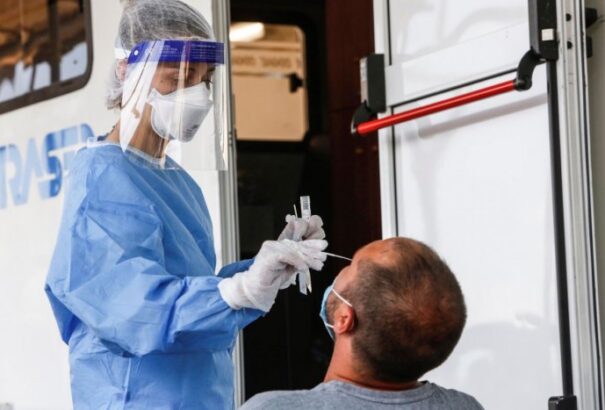 Pozitívan tesztelt személlyel került kapcsolatba? Mutatjuk, mit kell tennie