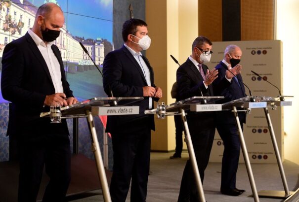 Szerdától becsuknak az iskolák és az éttermek egész Csehországban