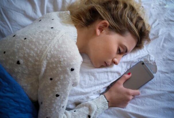 A széttörött mobilról szóló álmok a függőségről tanúskodnak