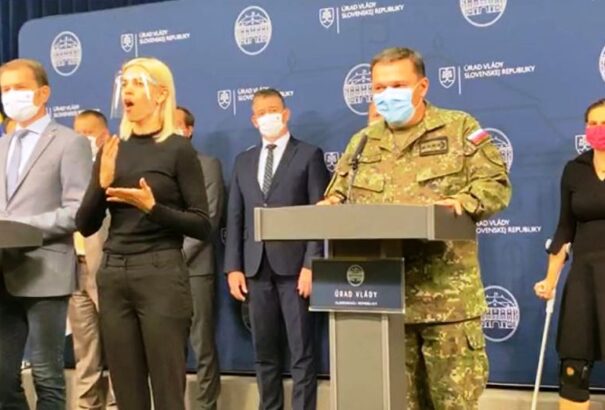 A kormány felhatalmazta a hadsereget: Szlovákia megkezdi az ország általános COVID-tesztelést