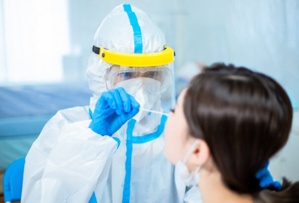 A fogorvosok mégis vehetnek törletet az orrgaratból, viszont az állatorvosok csak a levett minta vizuális ellenőrzését végezhetik el