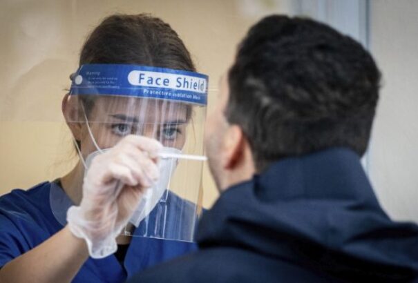 Koronavírus Szlovákiában: csütörtökön több mint kétezer fertőzöttet regisztráltak