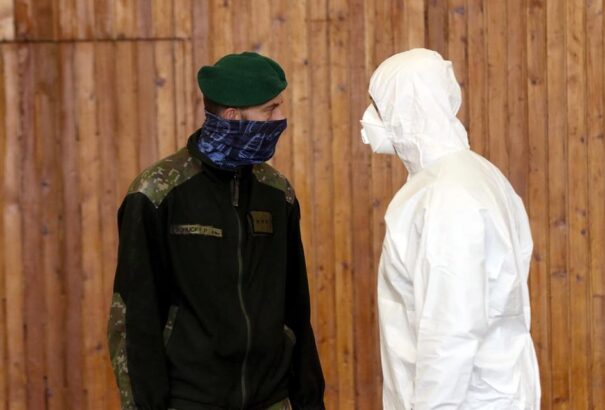 Sikeres volt a főpróba: Az első napon a négy legfertőzöttebb szlovákiai járás lakosságának harmadát sikerült letesztelni és még 2 nap hátra van