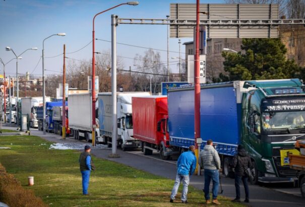 Pellegrini megigérte, Matovič megcsinálta. A kormány elfogadta az útadó csökkentéséről szóló javaslatot