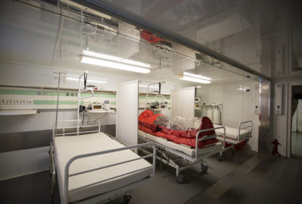 Koronavírus: A katonaság készíti a tábori kórházat. Több száz fertőzöttet izolálhatnak