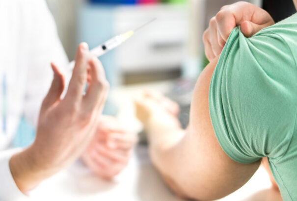 Idén nagyobb az érdeklődés az influenza elleni vakcina iránt. A gyógyszerészek szerint a 300 ezer vakcina nem lesz elegendő