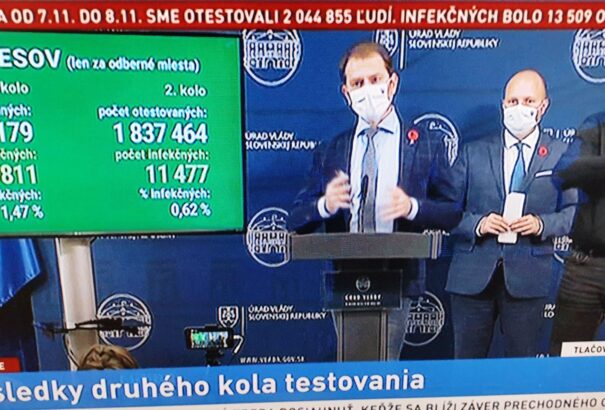 Több mint 2 millió letesztelt személy: Matovič és Naď az országos tesztelés 2. körét értékelte