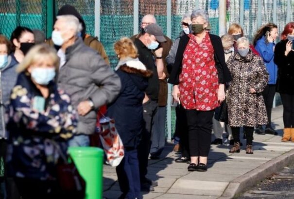 A britek szlovákiai mintára tömeges tesztelésbe kezdenek