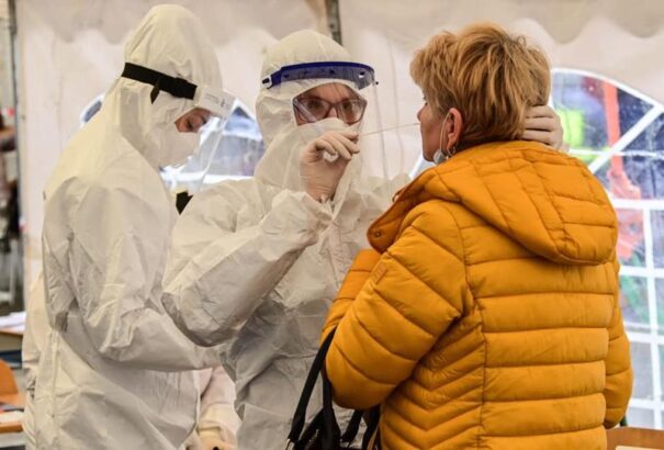 Koronavírus Szlovákiában: 1962-vel nőtt a fertőzöttek, 25-tel a halottak száma