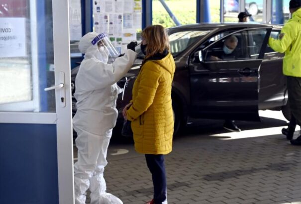 Közegészségügyi Hivatal: Az ingázóknak nem kell antigén gyorstesztet felmutatniuk a határon