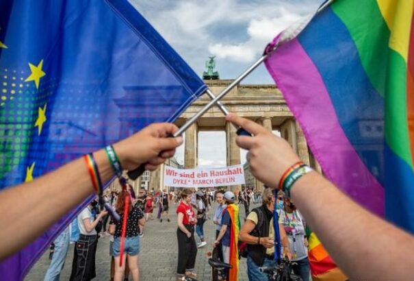 „Ez a szerelemről szól” – Jourováék uniós LMBTIQ-stratégiával rukkoltak ki