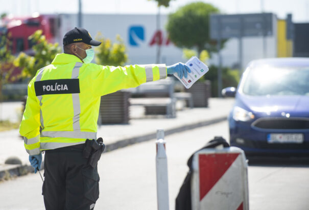 Határzár, vagy tömeges tesztelés is jöhet a határátkelőknél
