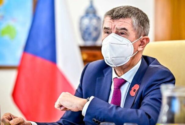 Babiš ingyenes antigéntesztelést szeretne biztosítani a cseheknek karácsony előtt