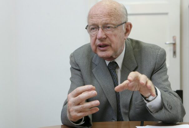 Halzl József emlékére