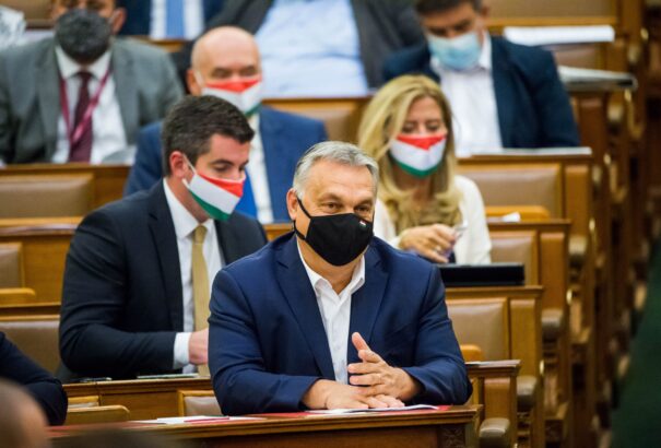 Koronavírus – Meghosszabbította a magyar Országgyűlés a veszélyhelyzetet