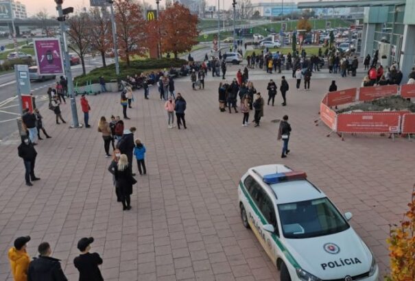 Bombariadó miatt az összes szlovákiai Auparkot evakuálták