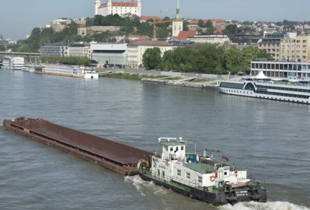Két baleset is történt a pozsonyi kikötőben – ketten megsérültek