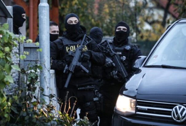 Példátlan rendőrségi akció: házkutatás Gašparnál, letartóztatták a NAKA volt fejeseit