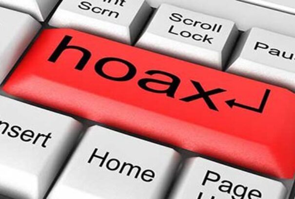 Egyre több álhír terjed a koronavírus elleni oltóanyagról. De vajon kik pénzelik a hoaxokat gyártó portálokat?