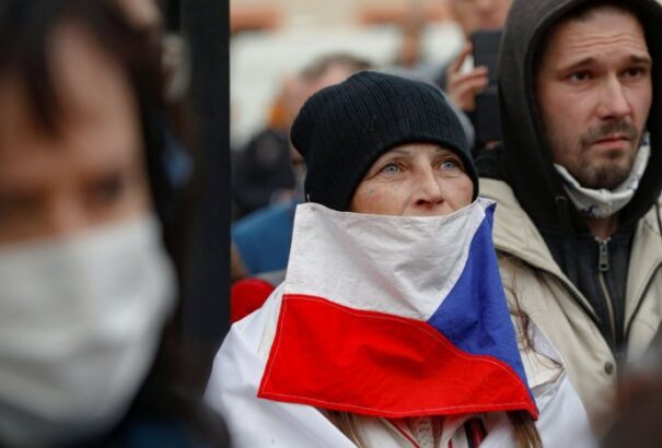 Csökkennek a napi esetszámok Csehországban, viszont a vírushoz köthető halálesetek száma növekszik