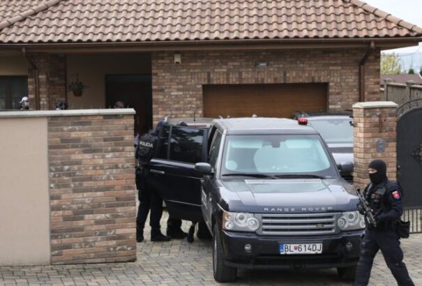 Rendőrségi razziák – Fico terel, Pellegrini hárít, Matovič örül