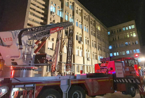 Tűz ütött ki egy romániai covid-osztályon, tíz beteg szörnyethalt