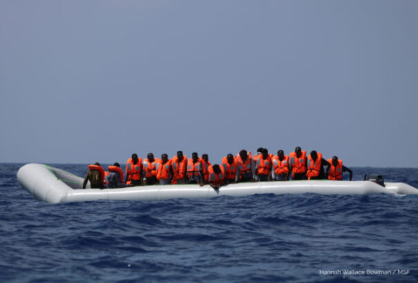 Felborult egy mentőcsónak a Földözi-tengeren. 74 migráns megfulladt