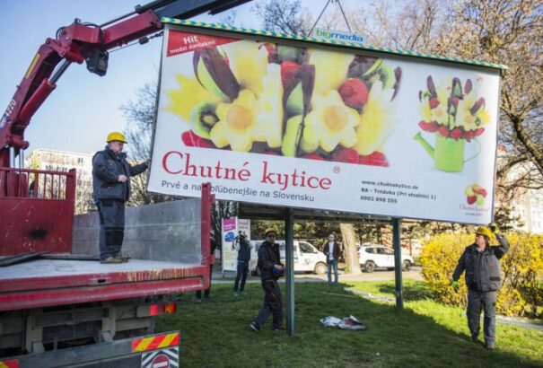 Pozsony folytatja a harcot az utcai hirdetőtáblákkal