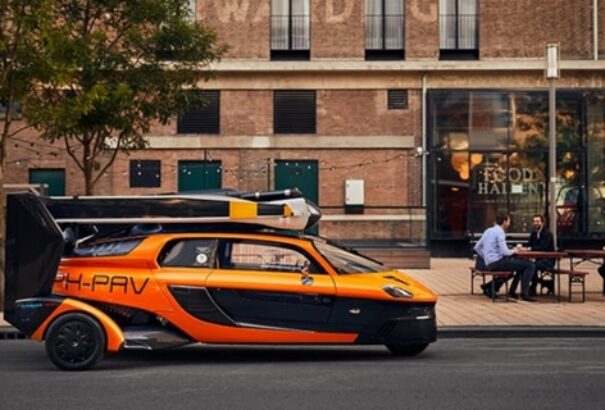 Megvan az engedély: Kiengedik a közutakra a repülő autót (Videó)