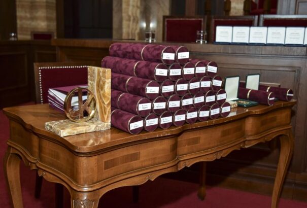 A képviselők elfogadták a titulusok visszavonását lehetővé tevő törvényt