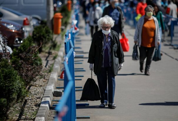 Magyarországon is védett sávban vásárolhatnak az idősek