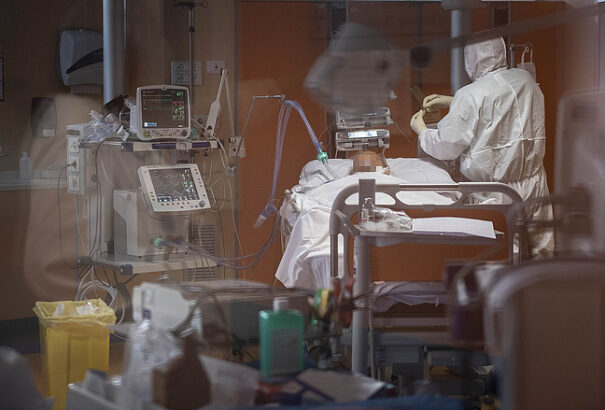 Magyarországon 4219 fővel emelkedett a fertőzöttek száma és elhunyt 90 krónikus beteg